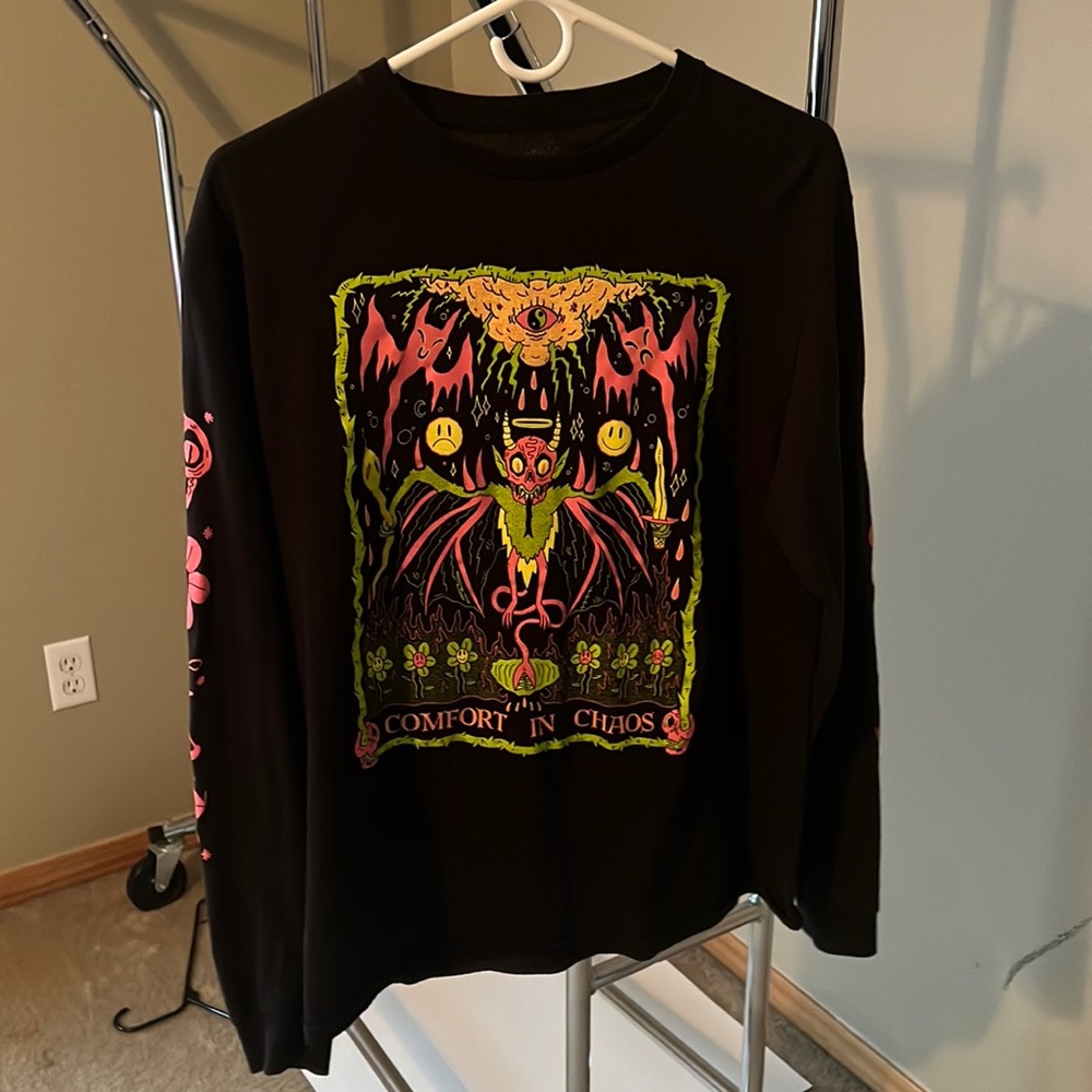 Long sleeve T-shirt with design